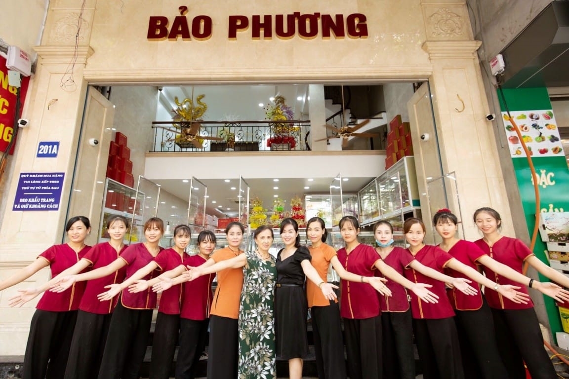 Nhiều người hay thắc mắc "Hết Trung thu thì Bảo Phương bán gì?", lời giải từ truyền nhân đời thứ 3 của tiệm bánh trứ danh phố Thụy Khuê khiến ai cũng ngưỡng mộ